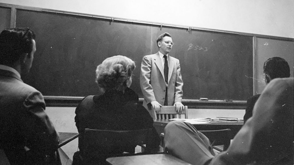 В качестве хобби Баффет ведет лекции о инвестициях в Небрасском университете в Омахе.